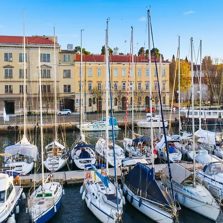 L&g In , Private & Beautiful Sea View Pula