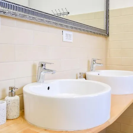 L&g In , Private & Beautiful Sea View Ostello