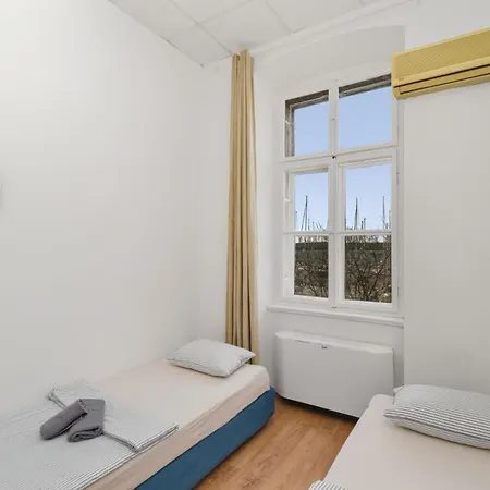 Albergue L&g In , Private & Beautiful Sea View