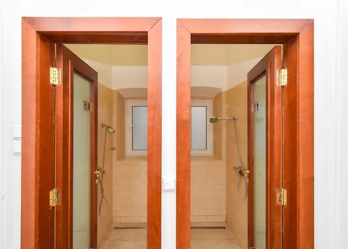 אכסניה L&g In , Private & Beautiful Sea View פולה