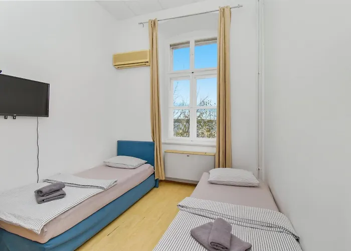 L&g In , Private & Beautiful Sea View פולה